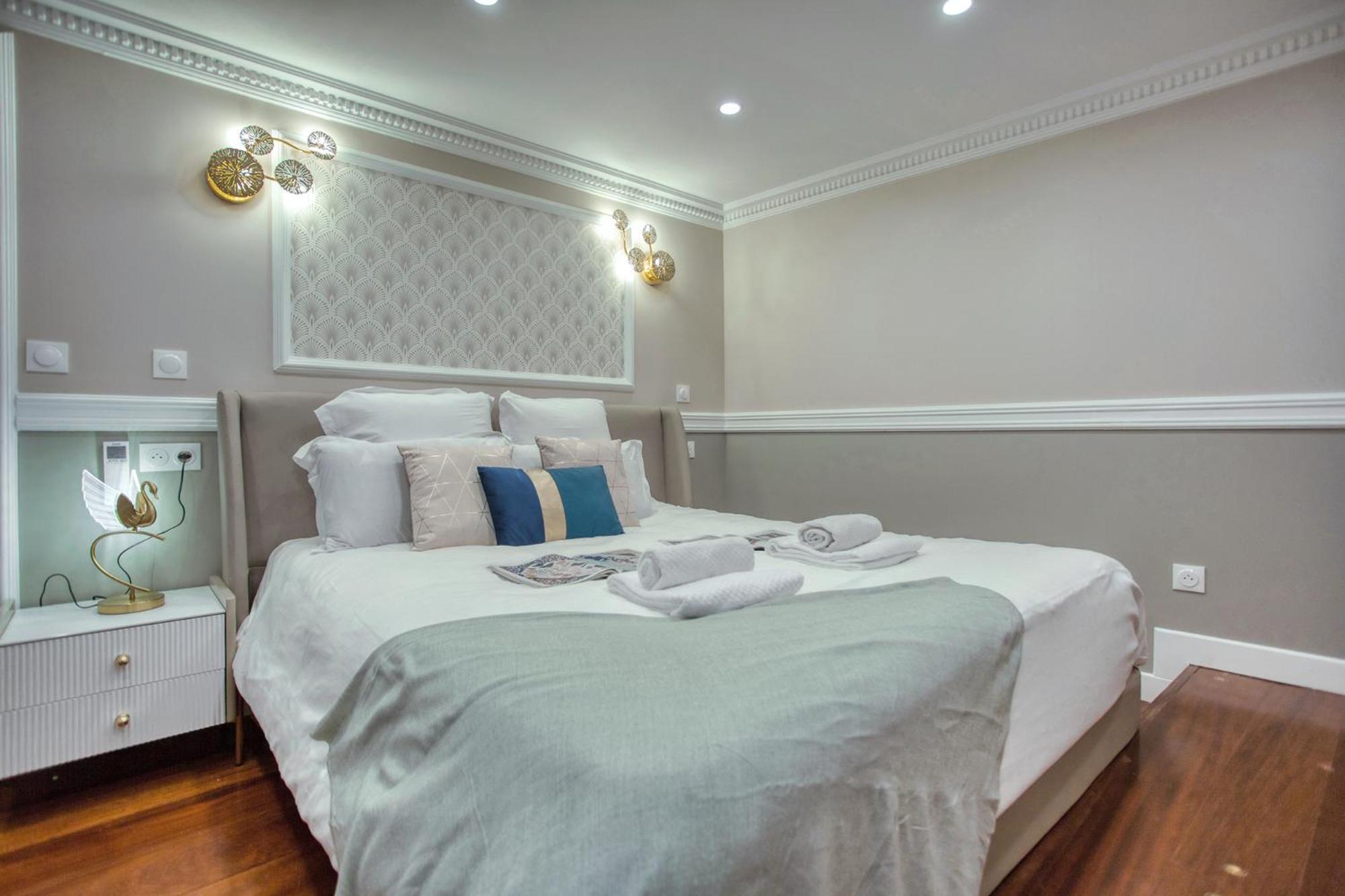 Elegant Triplex In Paris - Ideal For 10 - Aircon Exterior photo