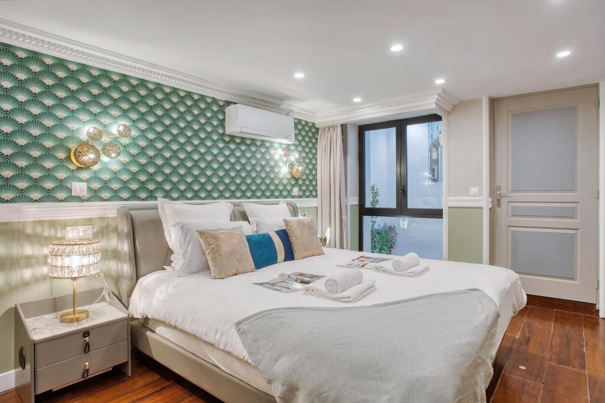 Elegant Triplex In Paris - Ideal For 10 - Aircon Exterior photo