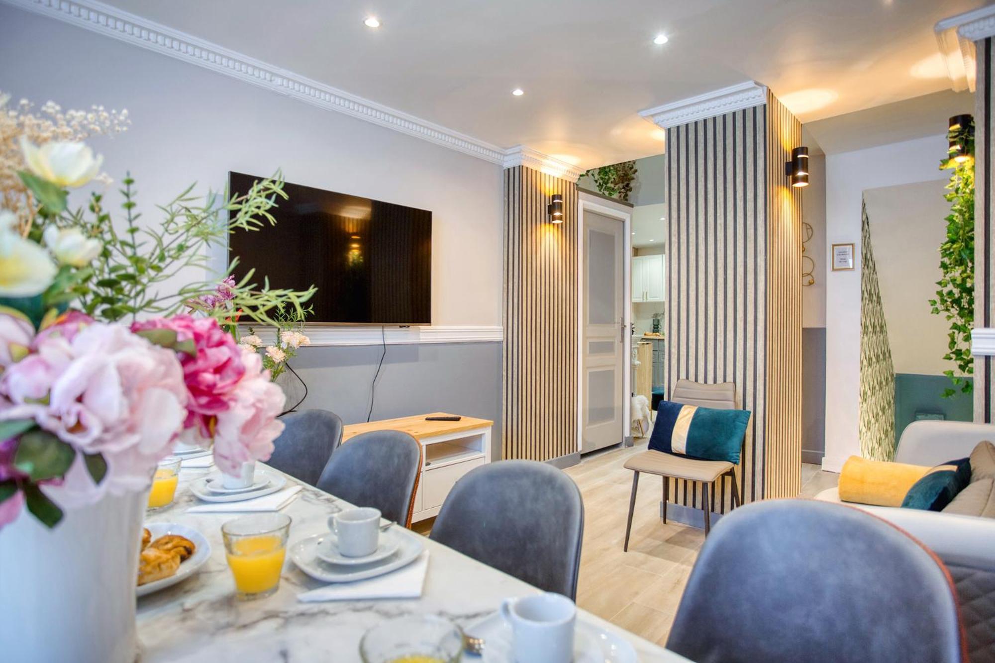 Elegant Triplex In Paris - Ideal For 10 - Aircon Exterior photo