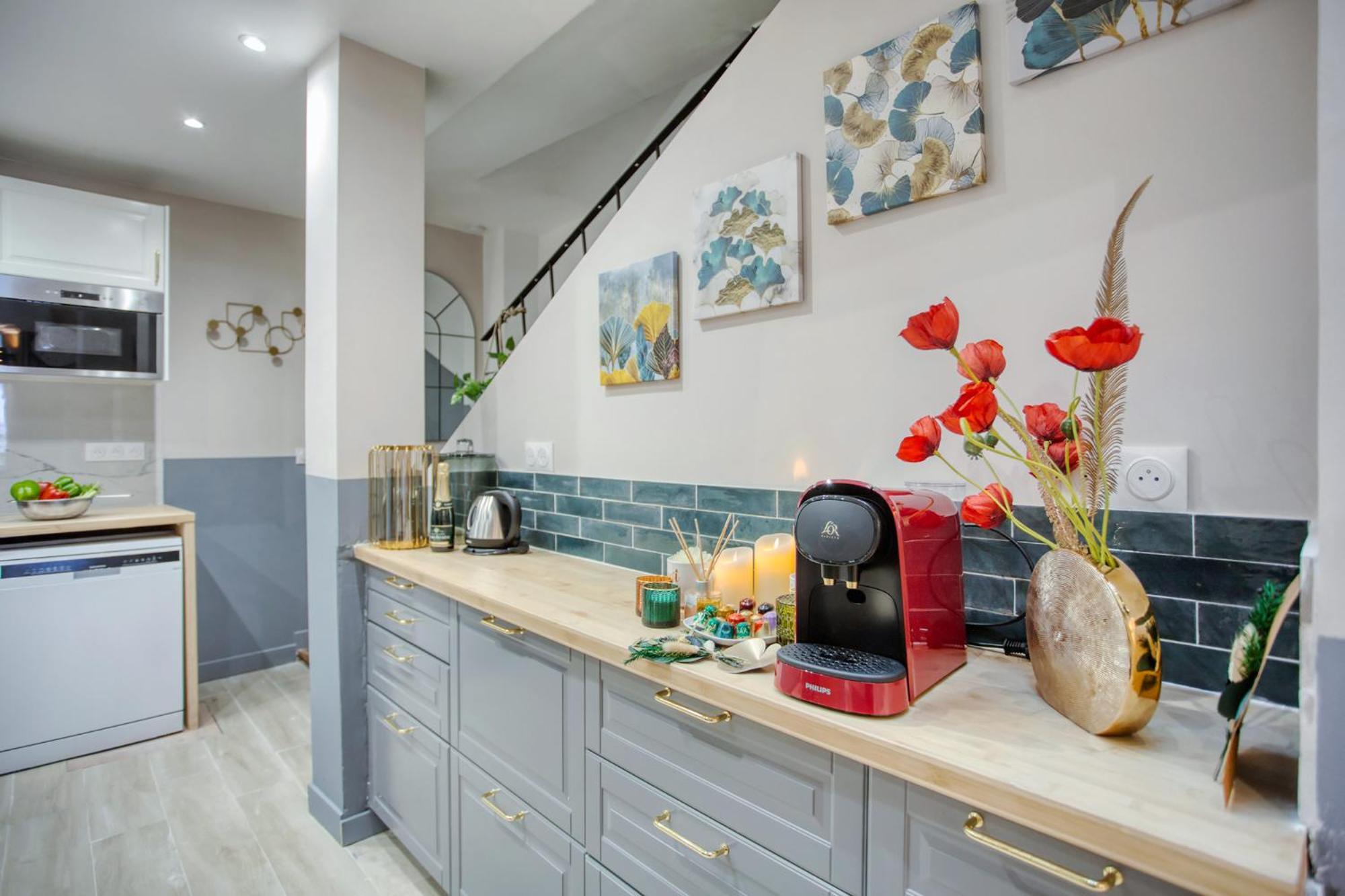 Elegant Triplex In Paris - Ideal For 10 - Aircon Exterior photo