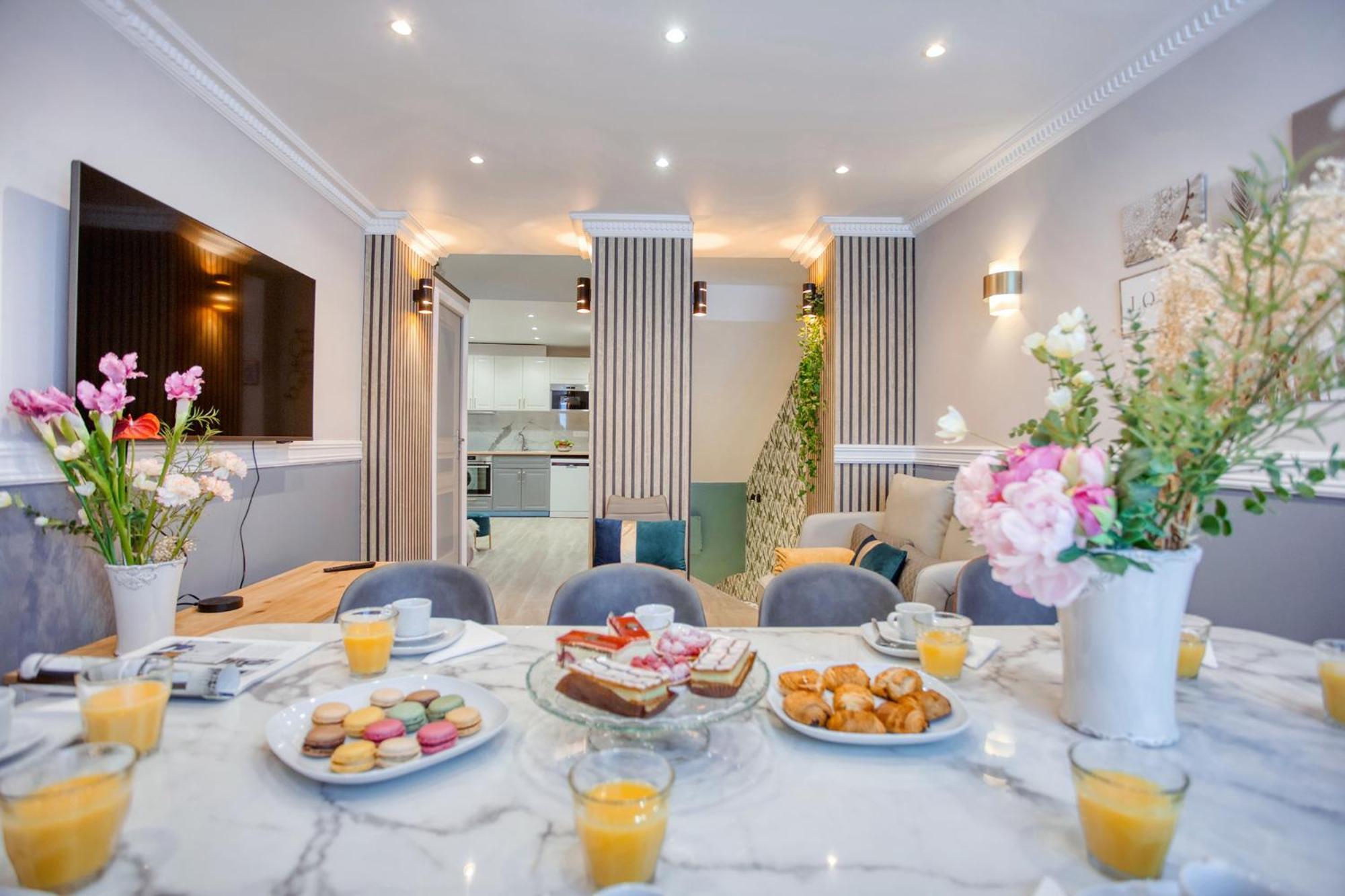 Elegant Triplex In Paris - Ideal For 10 - Aircon Exterior photo