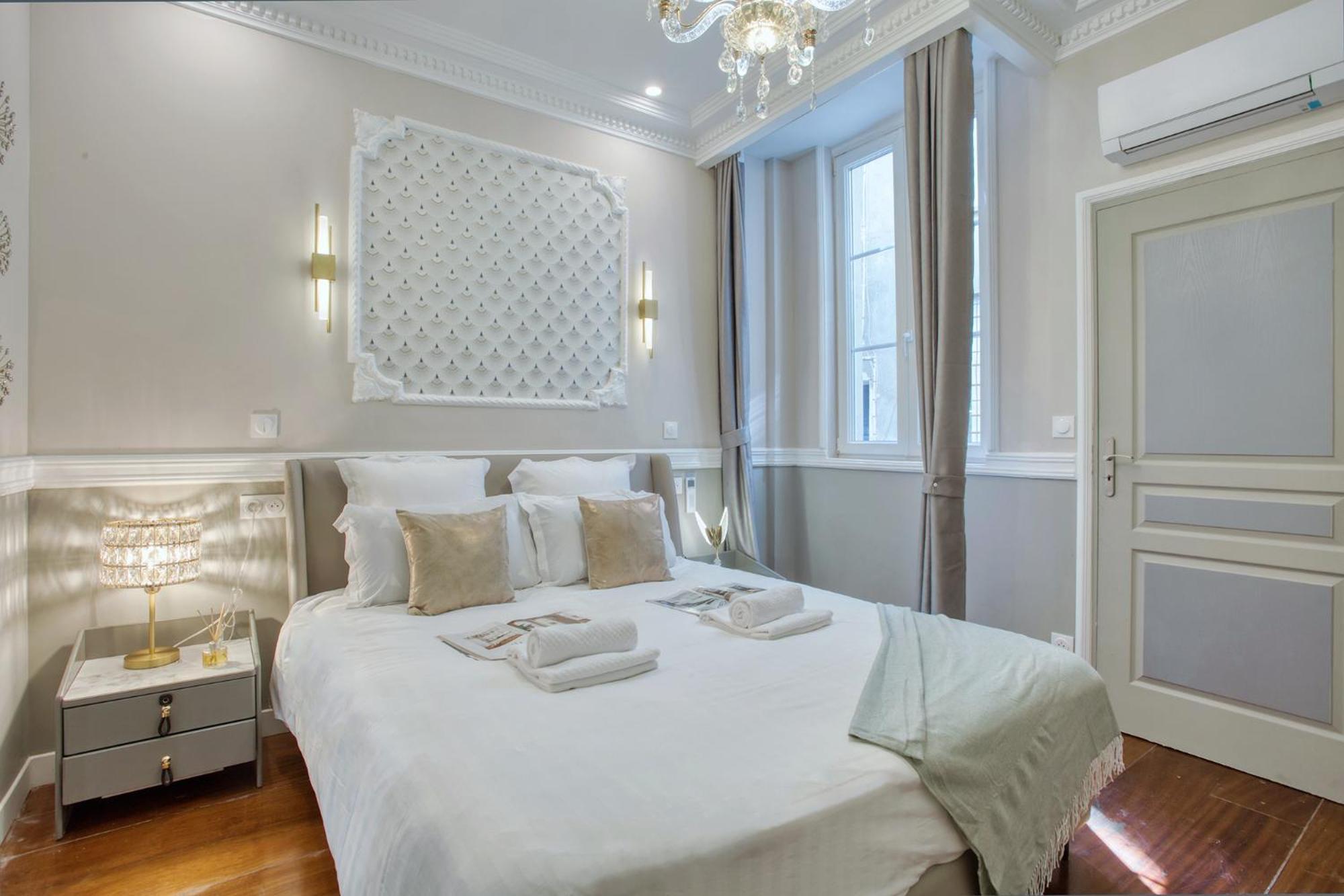 Elegant Triplex In Paris - Ideal For 10 - Aircon Exterior photo